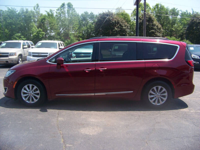 2017 Chrysler Pacifica for sale at C and L Auto Sales Inc. in Decatur IL