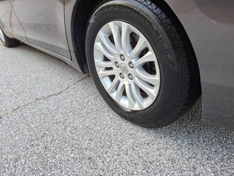 2013 Toyota Sienna XLE 8-Passenger