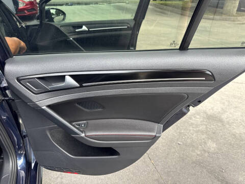 2017 Volkswagen Golf GTI SE