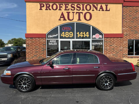 2007 Lincoln Town Car for sale at Professional Auto Sales & Service in Fort Wayne IN