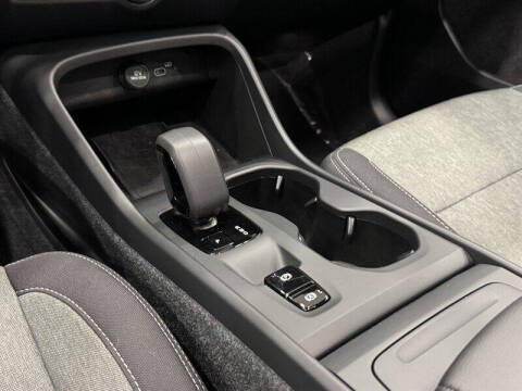 2025 Volvo XC40 B5 Core Bright Theme