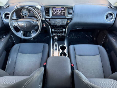 2017 Nissan Pathfinder SV