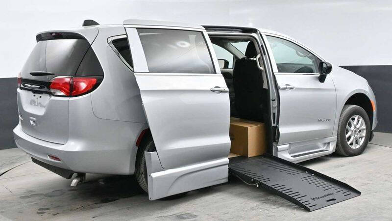 2024 Chrysler Voyager LX