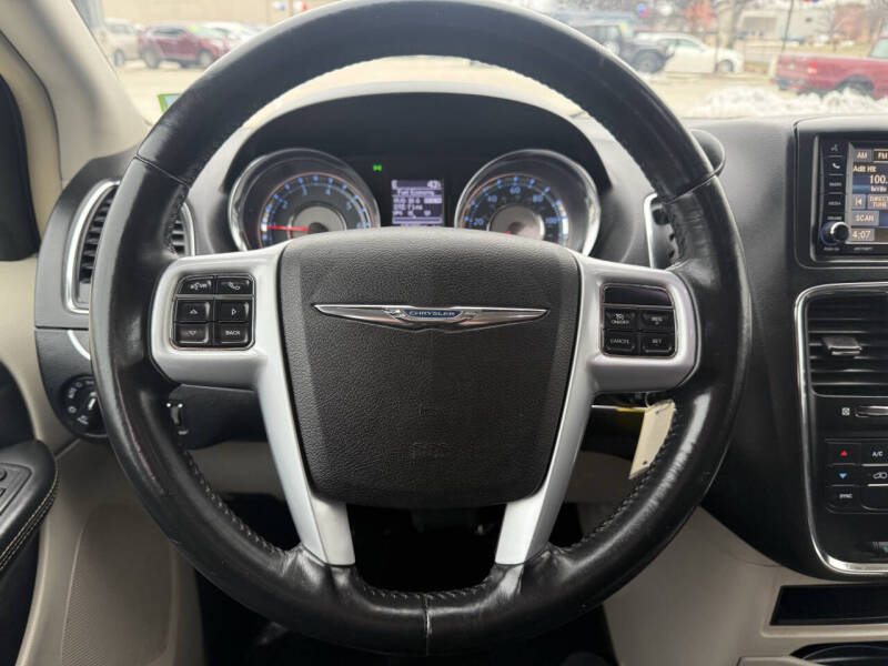 2014 Chrysler Town and Country Touring