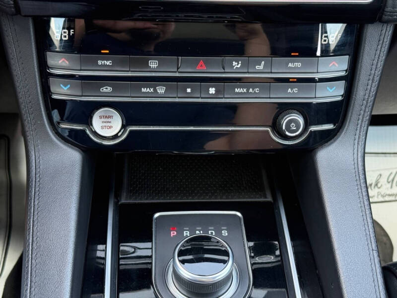 2020 Jaguar F-PACE 30t Prestige