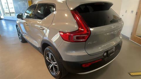 2025 Volvo XC40 B5 Core Bright Theme