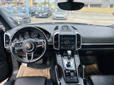 2018 Porsche Cayenne Platinum Edition