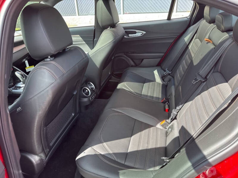 2025 Alfa Romeo Giulia Intensa