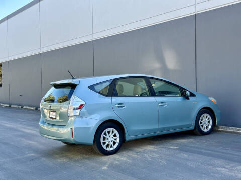 2013 Toyota Prius v Three
