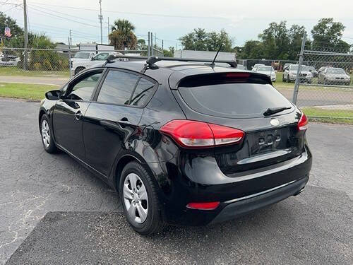 2017 Kia Forte5 LX