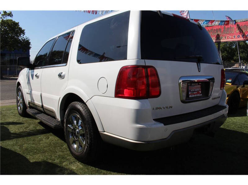 2004 Lincoln Navigator Luxury
