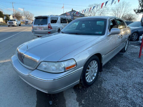 2005 Lincoln Town Car for sale at Trocci's Auto Sales in West Pittsburg PA