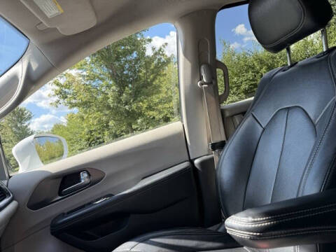 2022 Chrysler Pacifica Hybrid Touring L