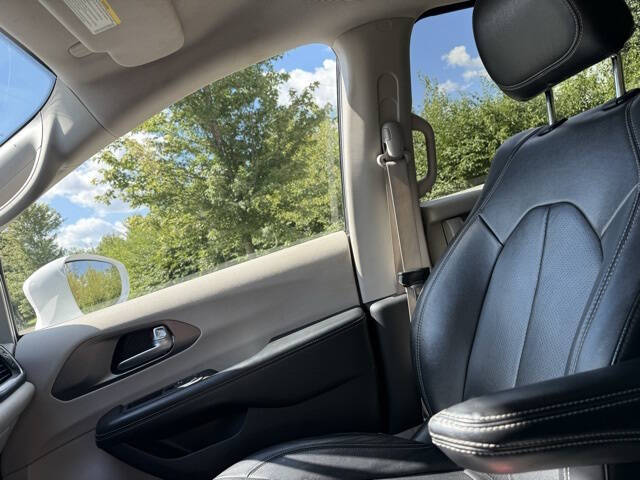 2022 Chrysler Pacifica Hybrid Touring L