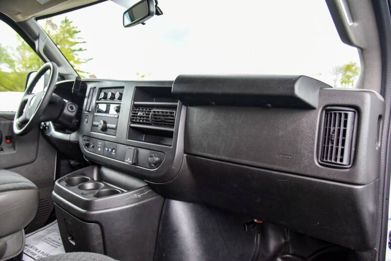 2024 GMC Savana 2500