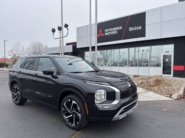 2024 Mitsubishi Outlander for sale at Axio Auto Boise in Boise, ID