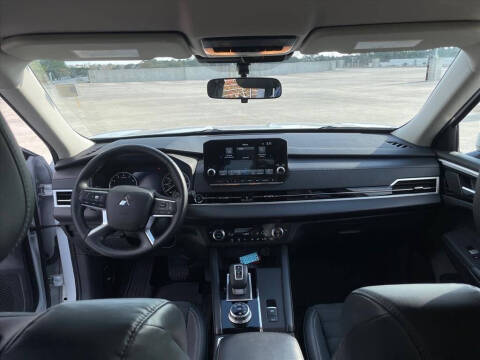 2022 Mitsubishi Outlander SE