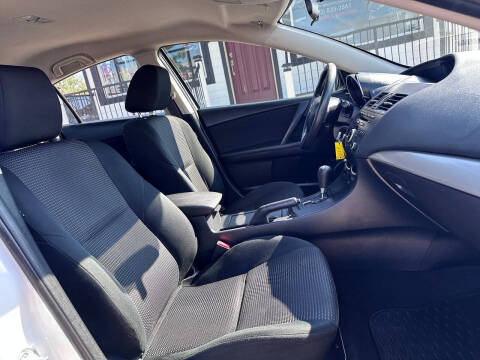 2013 Mazda MAZDA3 i SV