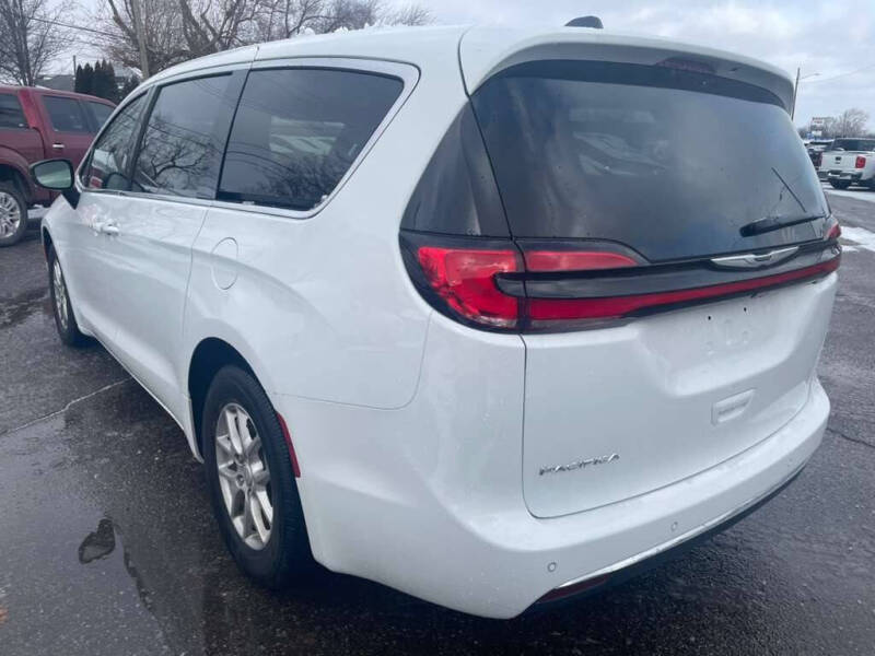 2025 Chrysler Pacifica Select