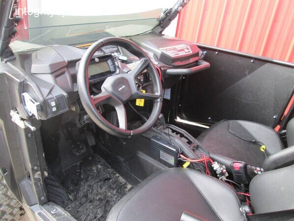 2023 Can-Am MAVERICK 700 DPS