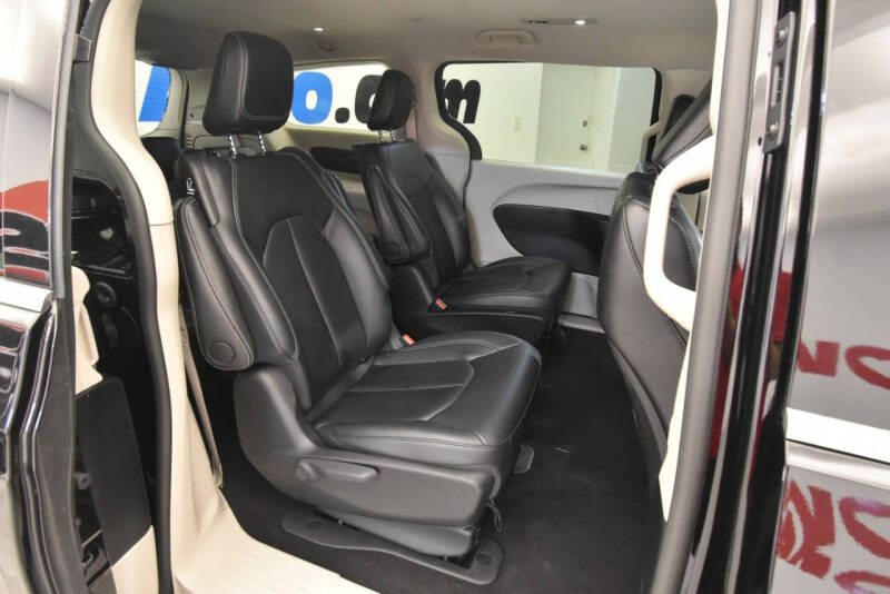 2024 Chrysler Pacifica Plug-In Hybrid Select