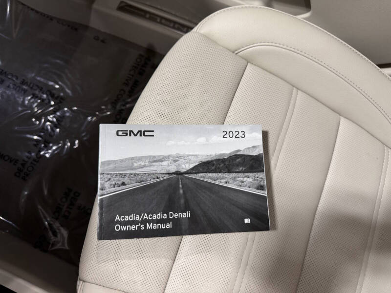 2023 GMC Acadia Denali