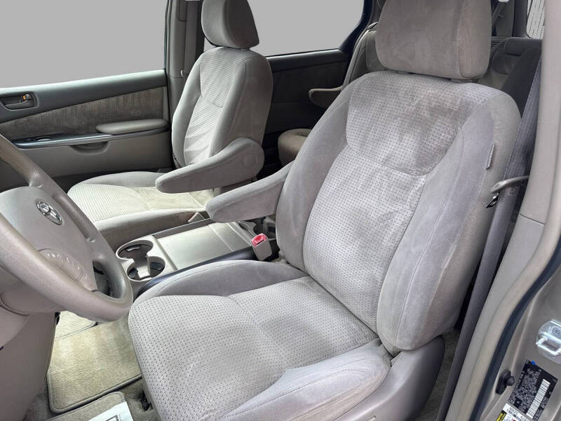 2008 Toyota Sienna LE 7-Passenger