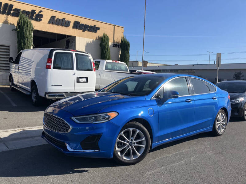 2019 Ford Fusion Energi Titanium's photo