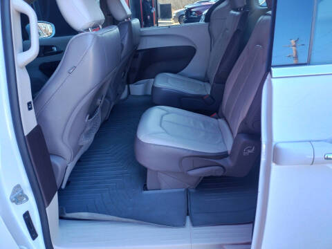 2017 Chrysler Pacifica Touring-L