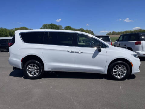 2025 Chrysler Pacifica Select