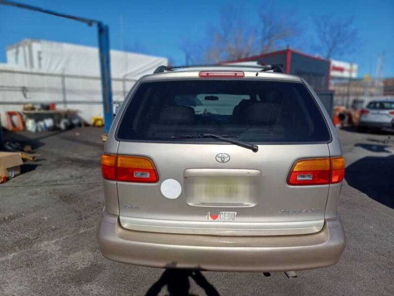 2000 Toyota Sienna
