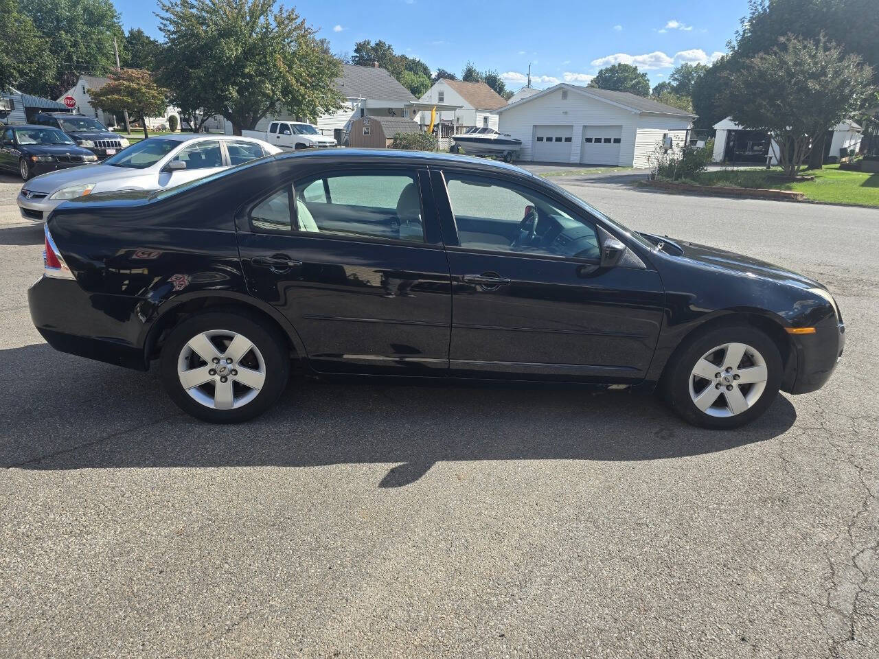 2006 Ford Fusion for sale at QUEENSGATE AUTO SALES in York, PA