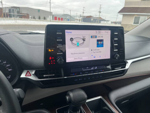 2022 Toyota Sienna LE 8-Passenger