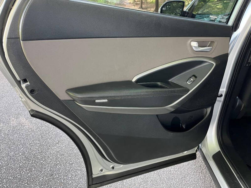 2017 Hyundai Santa Fe SE