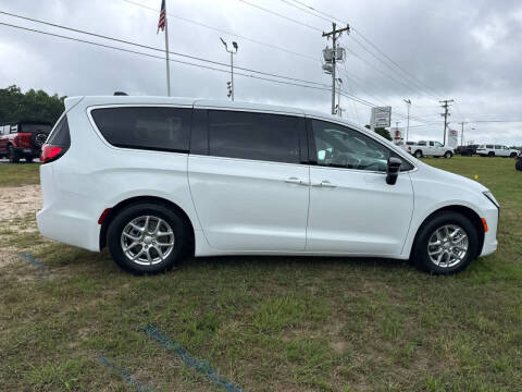 2027 Chrysler Pacifica Select