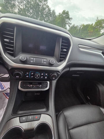 2023 GMC Acadia SLT