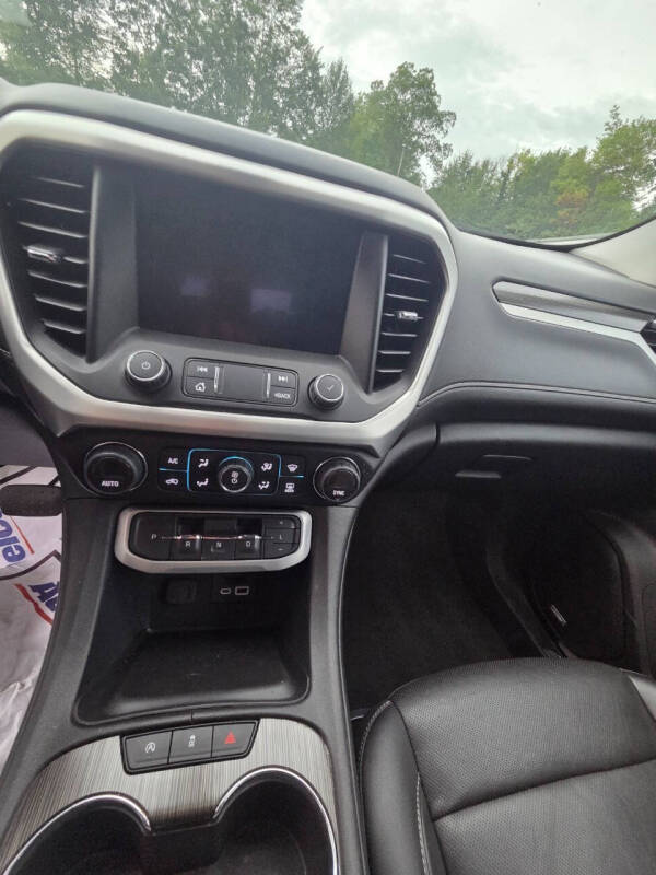 2023 GMC Acadia SLT