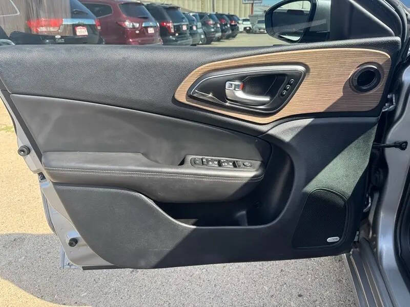 2015 Chrysler 200 C