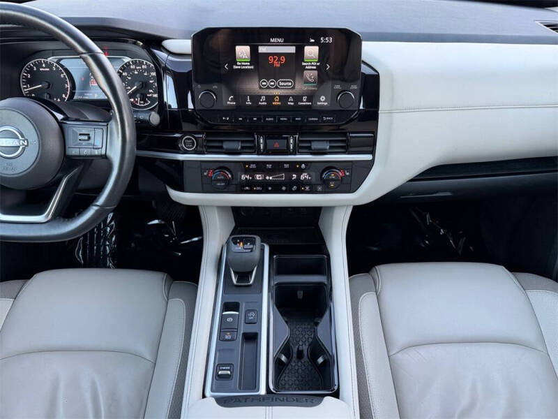 2024 Nissan Pathfinder SL