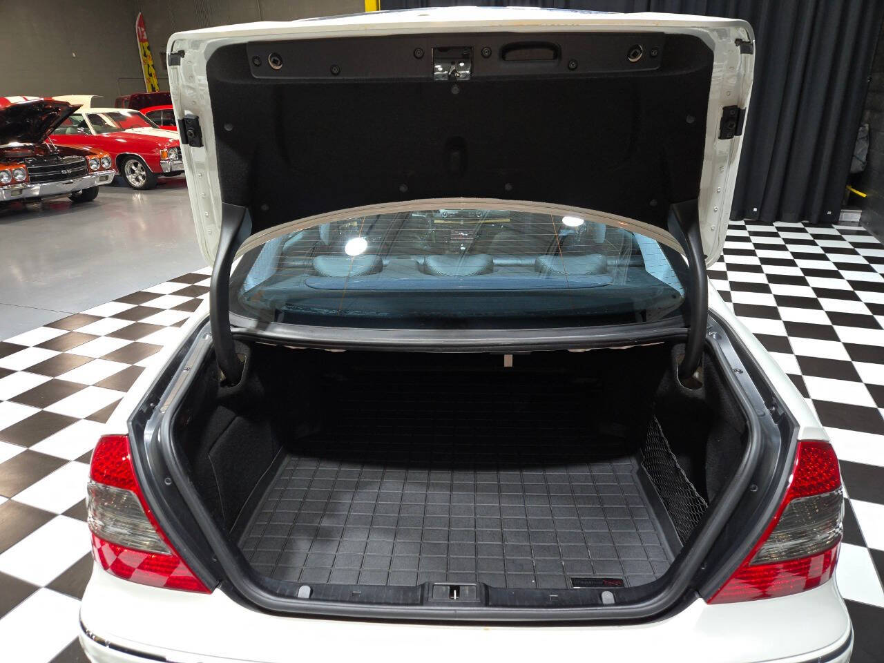 2009 Mercedes-Benz E-Class 39