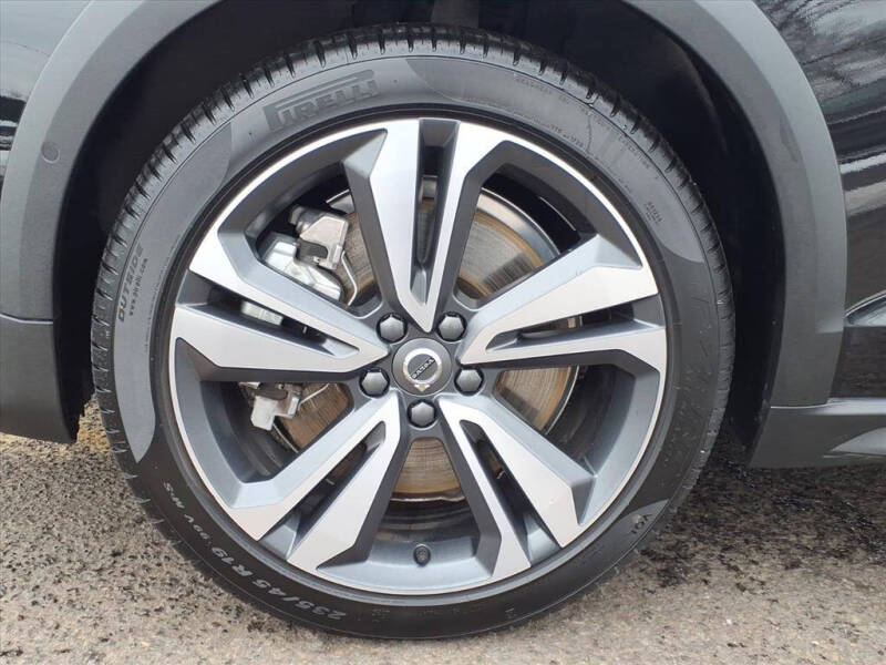 2025 Volvo V60 Cross Country B5 Plus