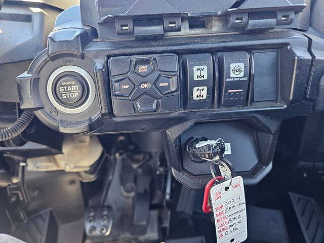 2024 Can-Am Commander Max XT