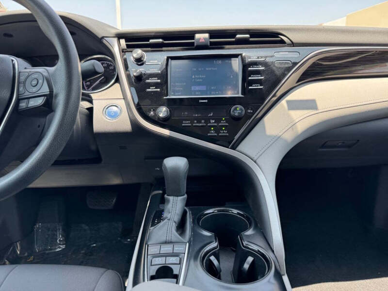 2020 Toyota Camry Hybrid LE