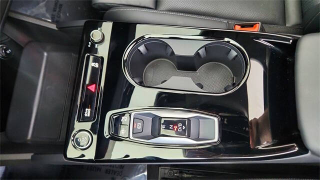 2025 Audi Q6 e-tron quattro Premium Plus