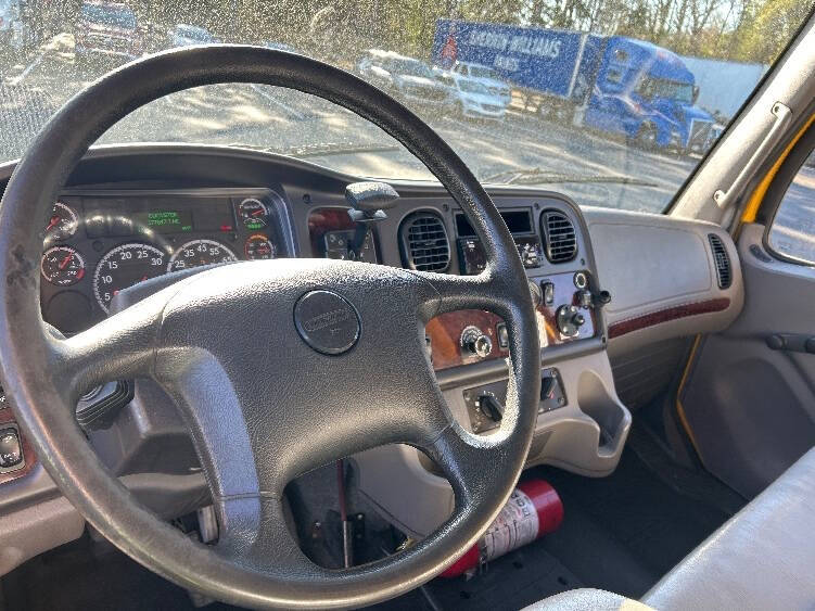 2019 Freightliner M2 106