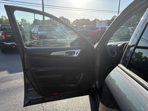 2017 Nissan Pathfinder SL