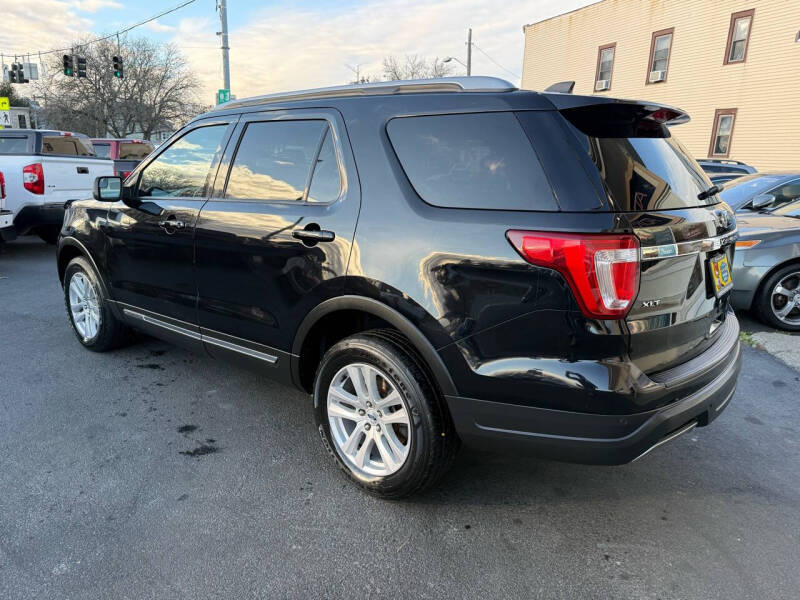 2019 Ford Explorer XLT photo 8