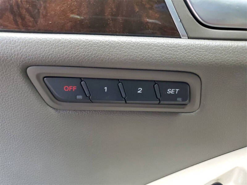 2012 Audi Q5 3.2 quattro Premium Plus