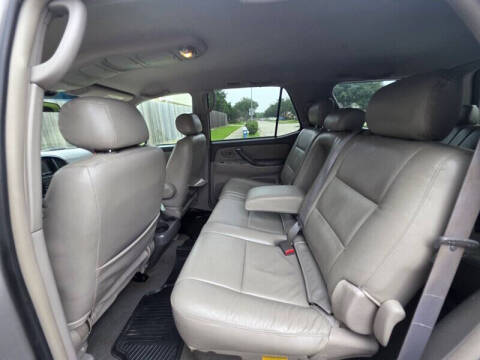 2004 Toyota Sequoia SR5