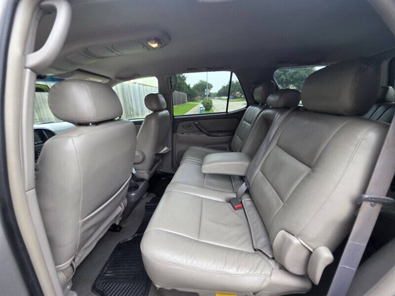 2004 Toyota Sequoia SR5
